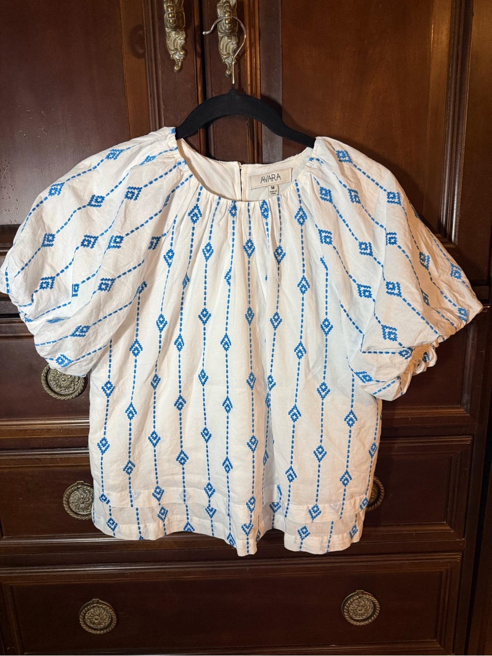Avara medium women’s blue white top